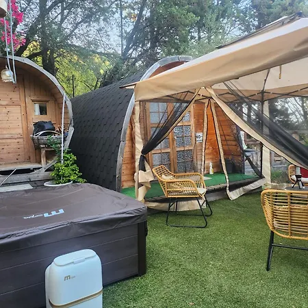 En Bois Avec Jacuzzi Prive Et Piscine Кемпинг *