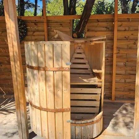 En Bois Avec Jacuzzi Prive Et Piscine