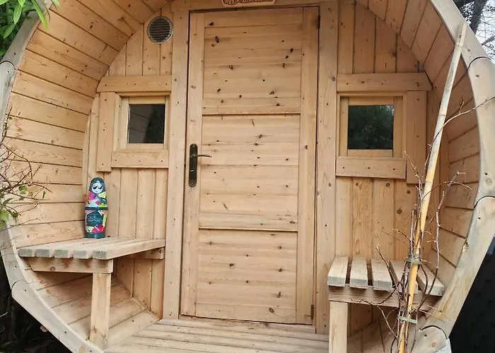 En Bois Avec Jacuzzi Prive Et Piscine Кемпинг