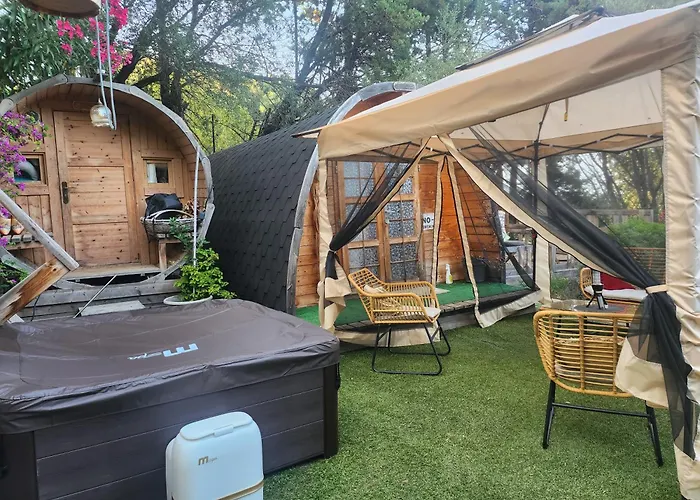 En Bois Avec Jacuzzi Prive Et Piscine Кемпинг *
