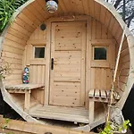 En Bois Avec Jacuzzi Prive Et Piscine 营地