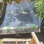 En Bois Avec Jacuzzi Prive Et Piscine *