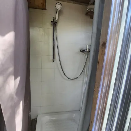 Κάμπινγκ En Bois Avec Jacuzzi Prive Et Piscine