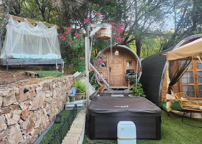 Exotique Piscine Et Jacuzzi