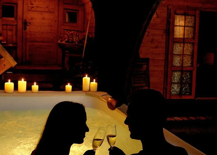 En Bois Avec Jacuzzi Prive Et Piscine Campsite