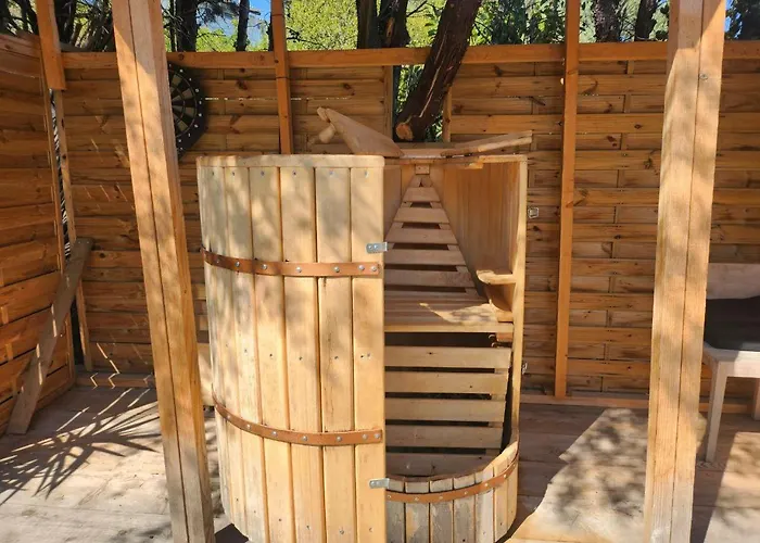 Exotique Piscine Et Jacuzzi